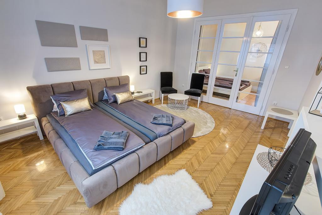 Brighthome Castle District Budapest Bagian luar foto