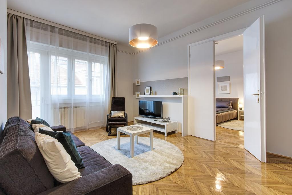 Brighthome Castle District Budapest Bagian luar foto
