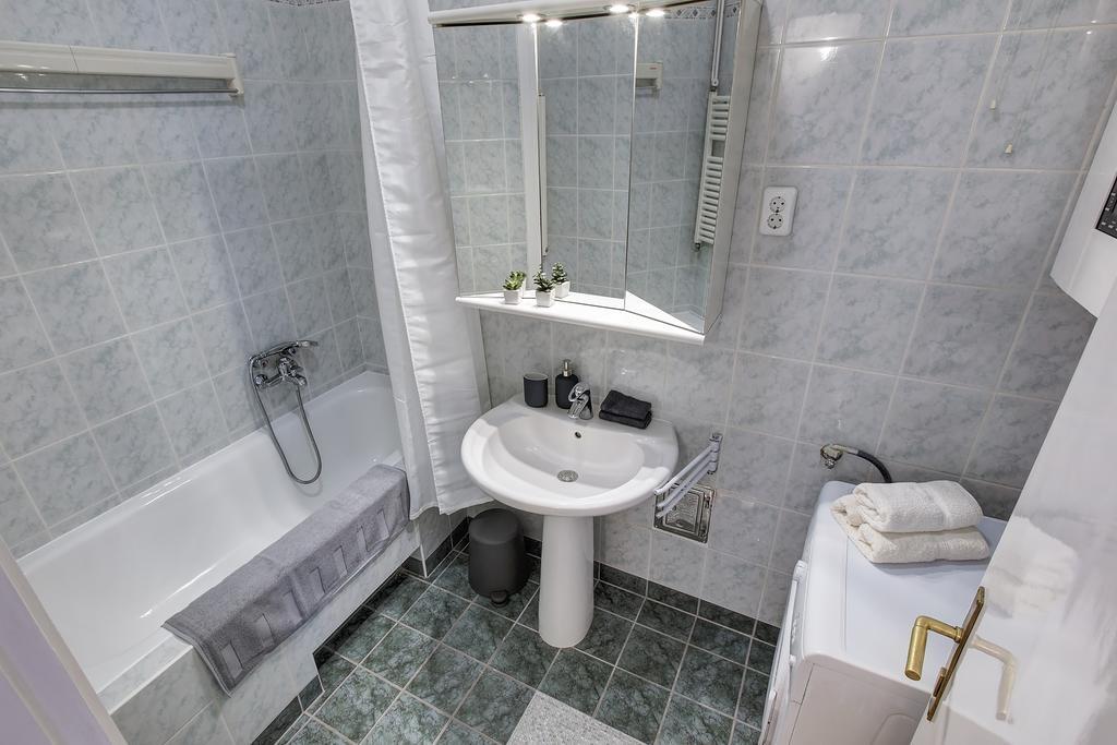 Brighthome Castle District Budapest Bagian luar foto