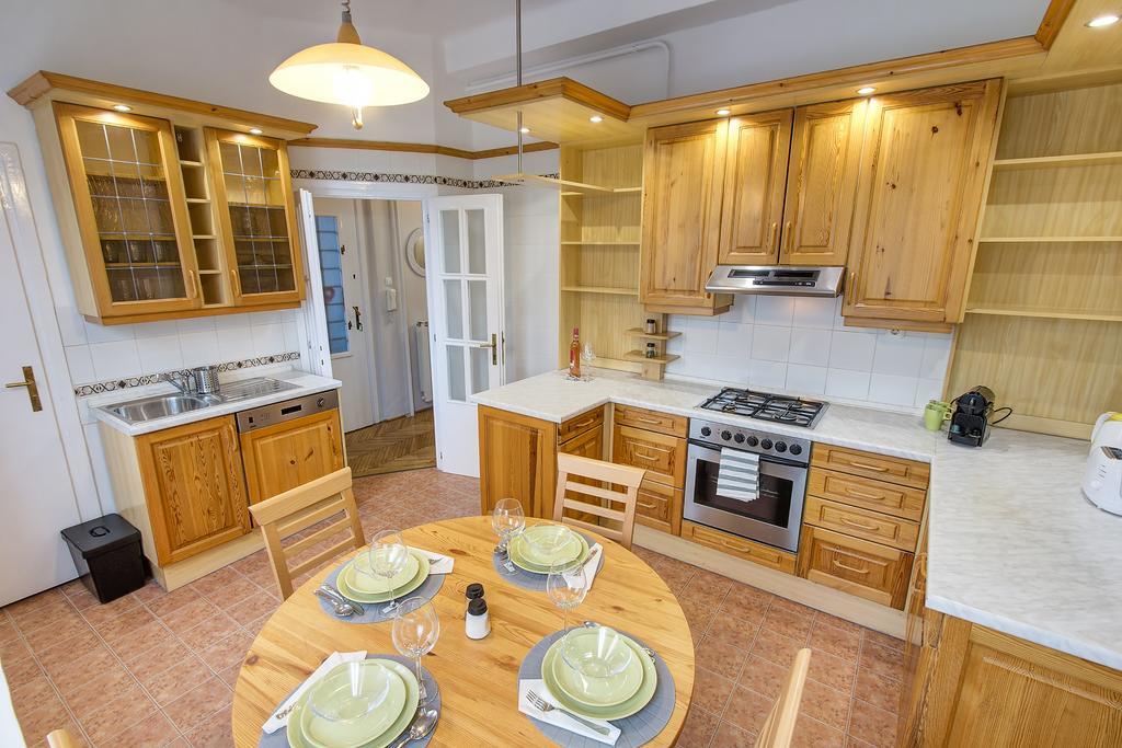 Brighthome Castle District Budapest Bagian luar foto