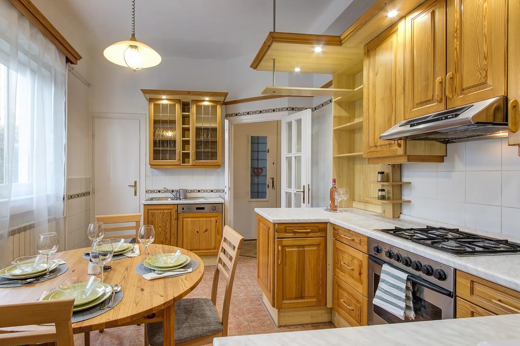 Brighthome Castle District Budapest Bagian luar foto