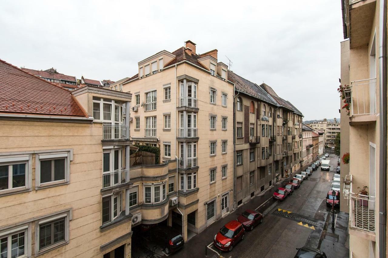 Brighthome Castle District Budapest Bagian luar foto